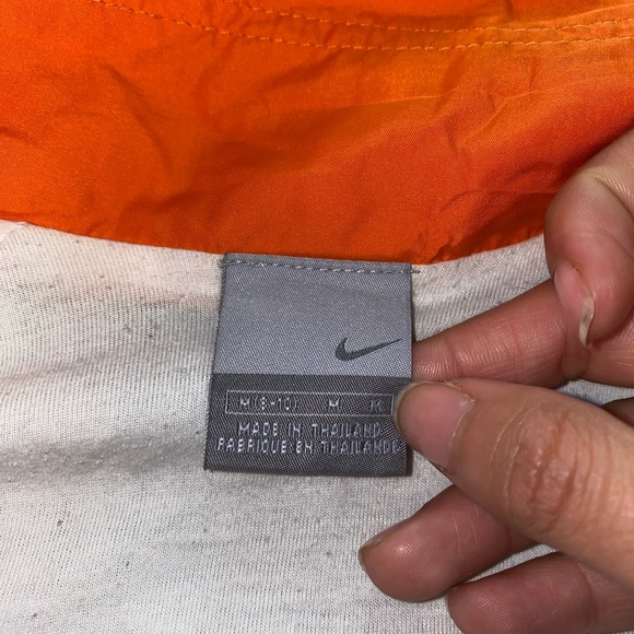 Nike windbreaker 
Grey and orange 
Size medium - Picture 4 of 4